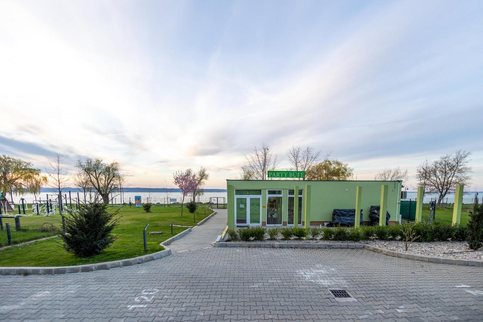 Marine Apartman By Bltn Siofok Luaran gambar